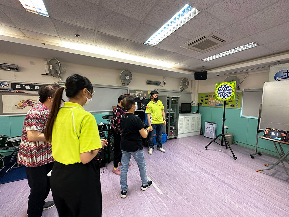 volunteer-darts-event-002