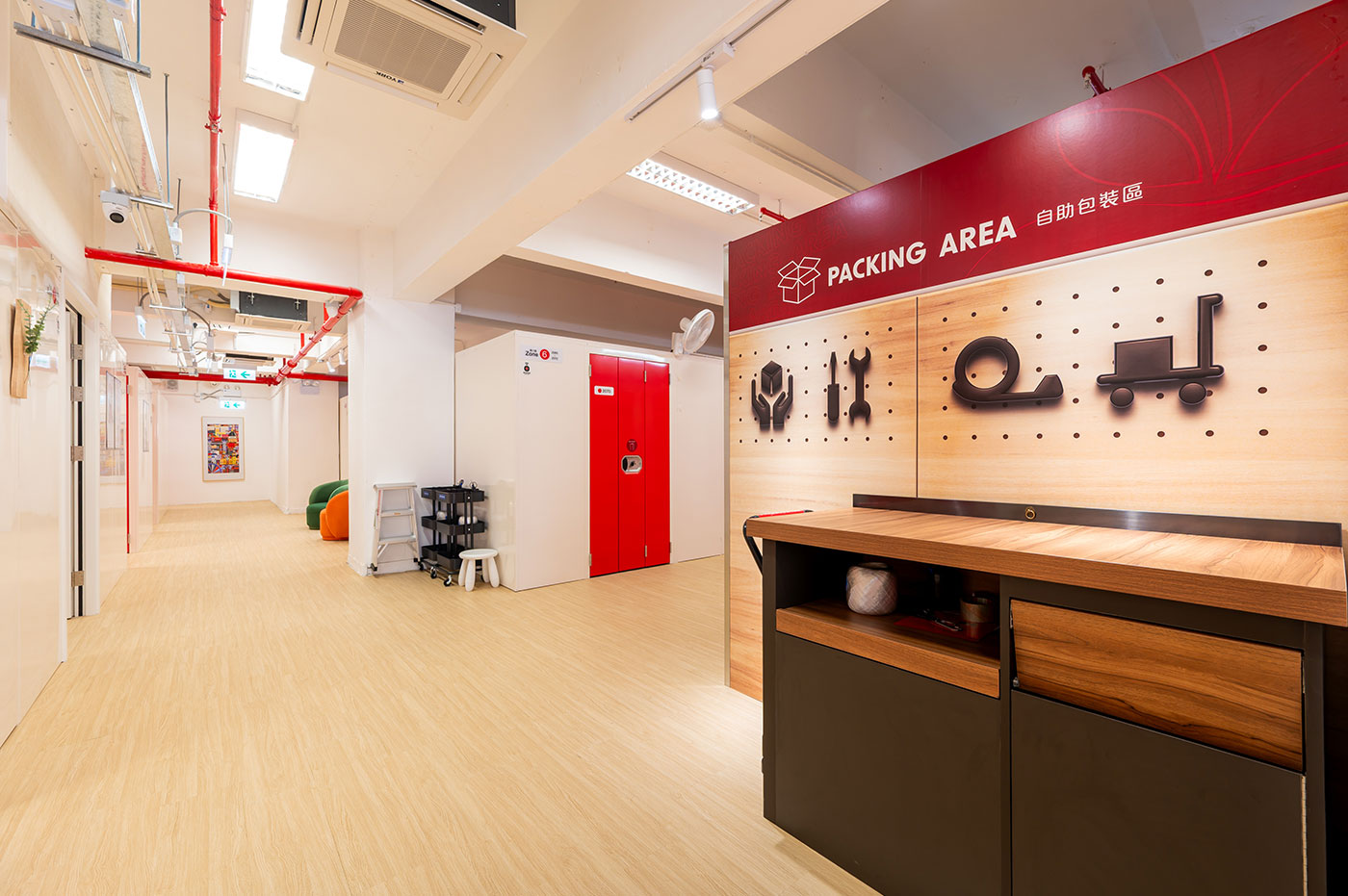 蘋果西環分店設施完善，提供運輸服務，協助客戶運送物品到分店